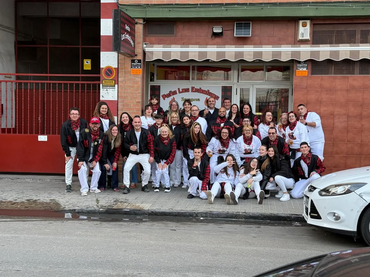 los embolaos Peña Los Embolaos. Peña barrio Las Fuentes de Zaragoza. Peñas Zaragoza. Federación Interpeñas de Zaragoza. Máxima Fusión Comunicación